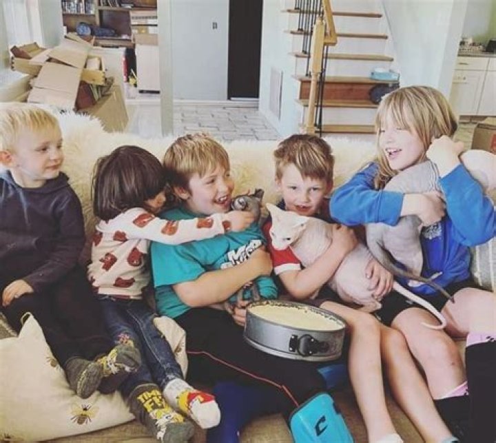 
Sam Alvey is Married to Wife: McKey Sullivan. Kids 