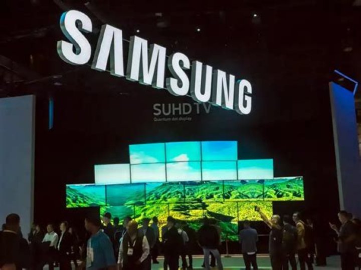 
Samsung logs record chip market share, Intel at distant second 