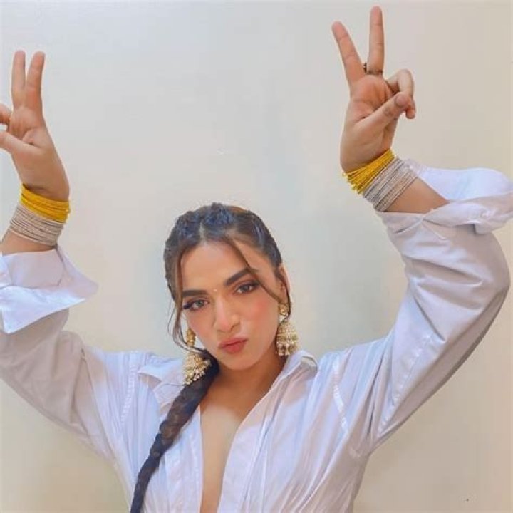 Shivani Jha Height, Weight, Net Worth, Age, Birthday, Wikipedia, Who, Instagram, Biography