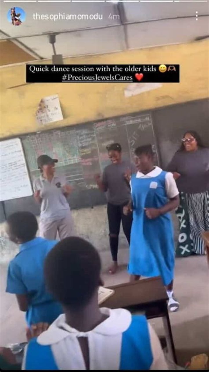 
Some pupils in Lagos received donation such as school bags and more from Sophia Momodu 