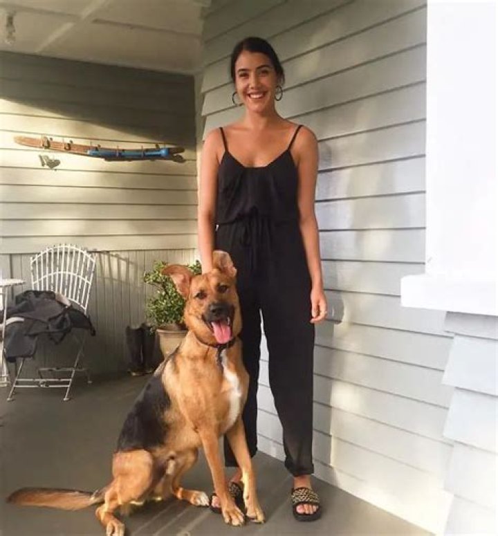 
Steven Luatua Wife Olivia Stunzner Is A Veterinary Nurse 