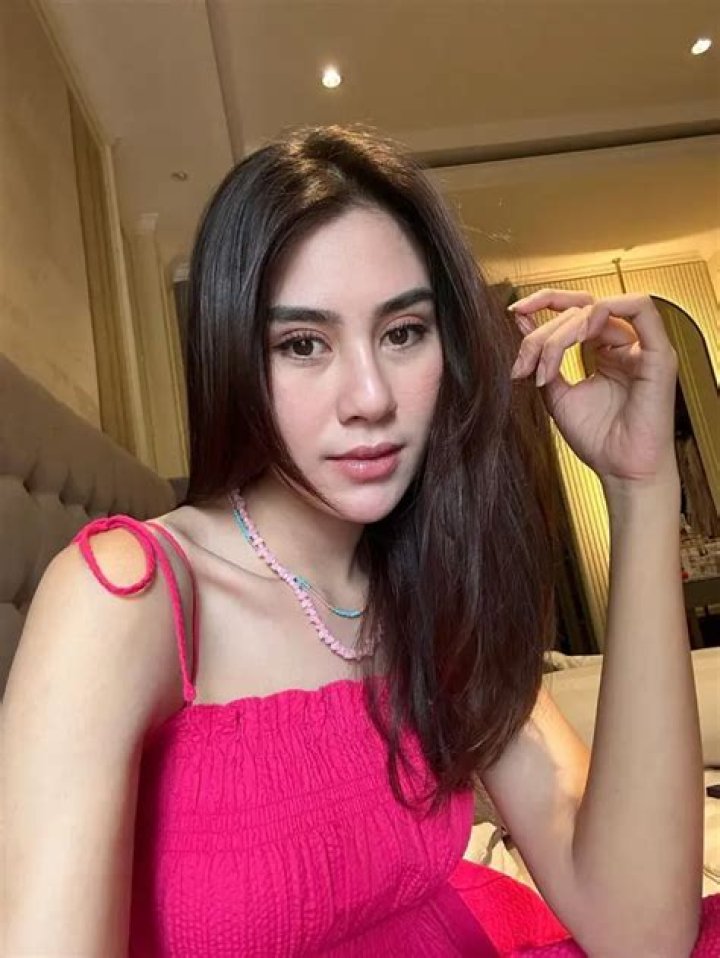 
Syahnaz Sadiqah Height, Weight, Net Worth, Age, Birthday, Wikipedia, Who, Nationality, Biography 