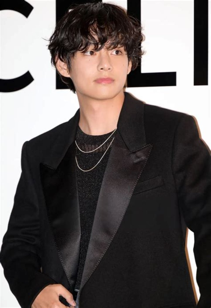 
Taehyung of BTS has been chosen as the number one Korean celebrity known for his filial piety by Elle Japan 