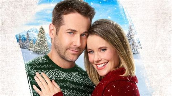 
Take A Look Back At The Cast Never Kiss A Man In A Christmas Sweater As Hallmark Begins Its Christmas Showdown 