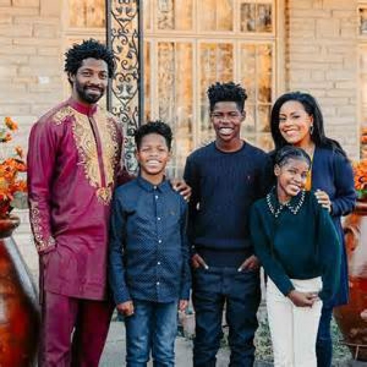 
Tobie Windham And His Wife Shinelle Azoroh Have Been On Each Others Corner Since Last 10 Years 