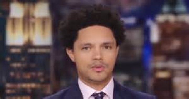 
Trevor Noah Takes Issue With Obama’s ‘Weird’ White House Portrait 