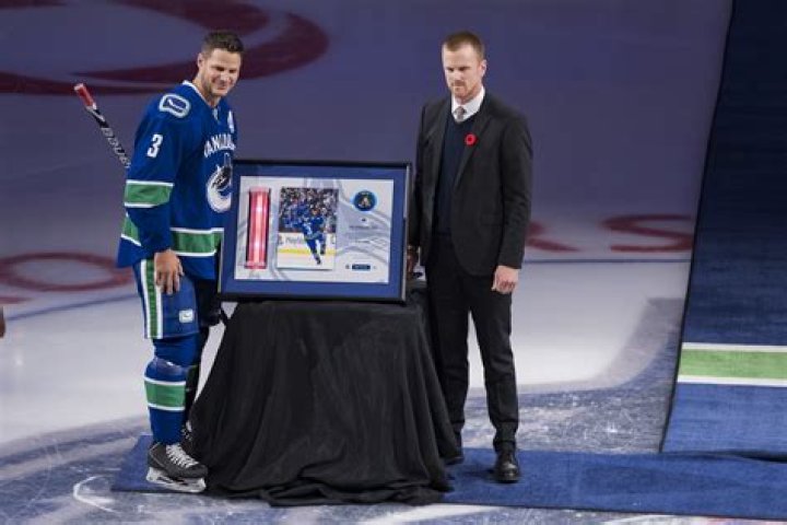 
Vancouver Canucks Kevin Bieksa Wife Katie Bieksa To Release Second Book Cedar 