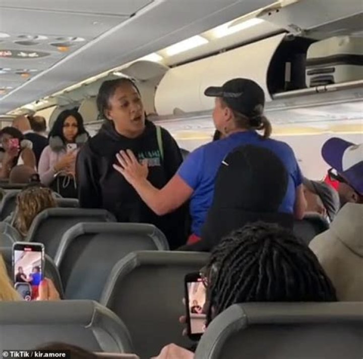 
Video shows Texas woman Simone Bryna Kim being dragged off Frontier Airlines flight after threatening passenger 