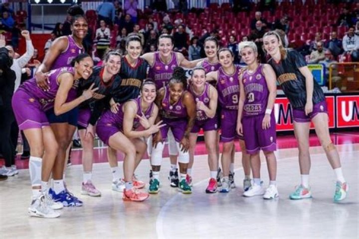 Who Are Tracy Nunn And Dayronn McCowan? Details On Teaira McCowan Parents