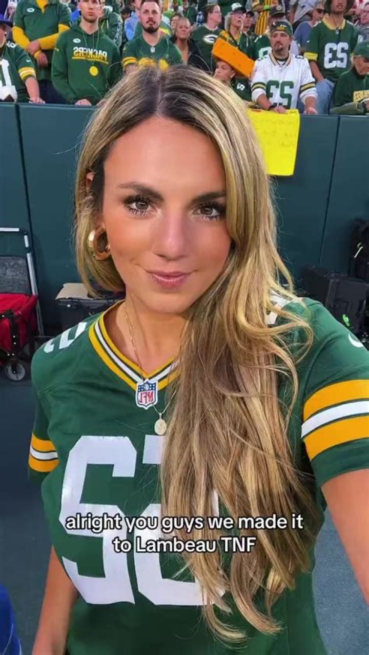 
Who Is Annie Agar? Meet The Viral NFL Social Media Content Creator On Instagram 