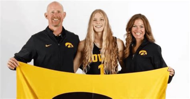 
Who is Ava Jones? Teen basketball star, mom hospitalized as dad dies in deadly car crash 