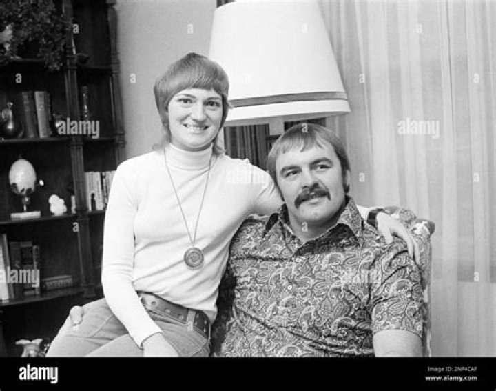 Who is Dick Butkus’ wife Helen Essenberg?
