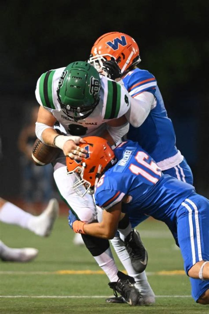 
Who was Julius Poppinga? Westlake High football player dies after severe asthma attack 