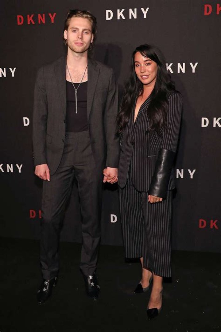 Why Does Twitter Think Luke Hemmings & Sierra Deaton Got Married Secretly? Wedding Pictures Are Nowhere To Be Found