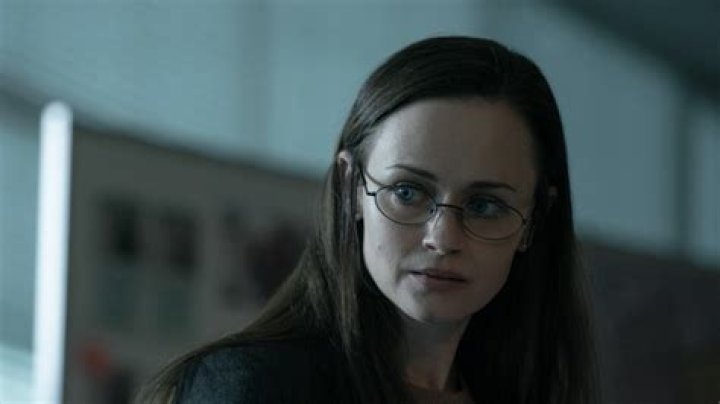 
Why Is Emily aka Alexis Bledel From The Handmaids Tale Leaving? 
